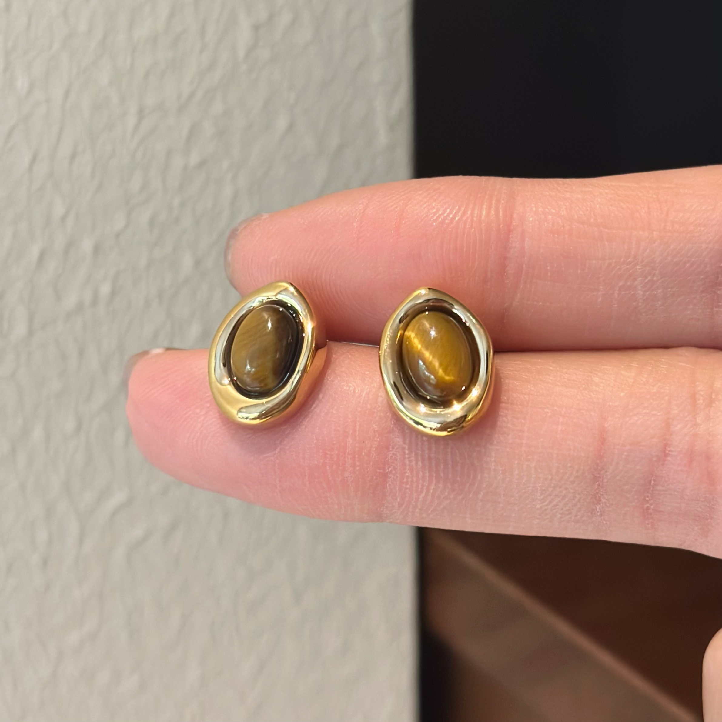 734洗澡不掉色钛钢耳钉虎眼石椭圆温柔氛围感复古优雅百搭耳环