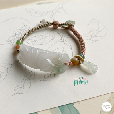 青莲记女天然翡翠手牌