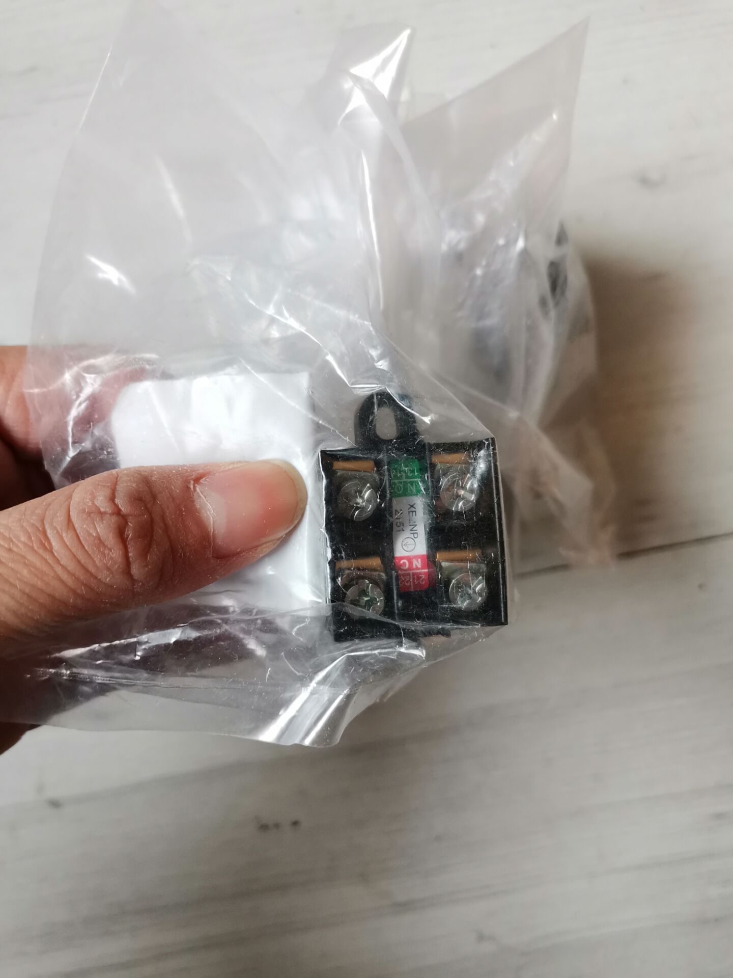 FP06P-S1-04-32-NU-V-77A-24D-57