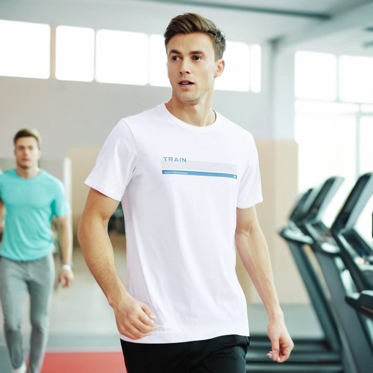 特步短袖男正品夏季新品圆领综训透气冰丝感速干短袖运动t恤男士