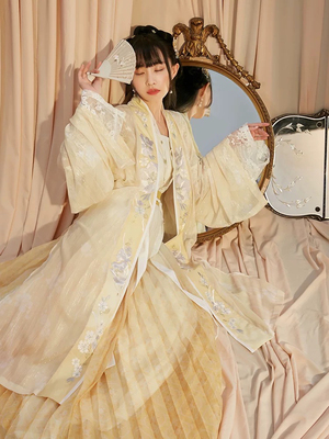 出租 十三余小豆蔻儿[流光记-银临联名款]吊带下裙褙子宋制汉服