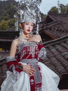 出租苗族服装女黑红婚纱照礼服闺蜜旅拍摄影写真凤凰云南民族服饰
