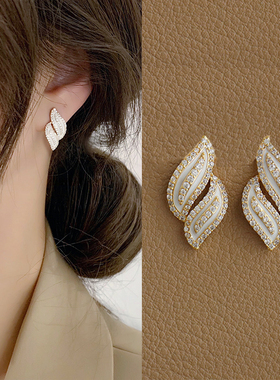 2025年夏新款耳钉女气质法式小众设计感高级轻奢耳环耳饰特别潮