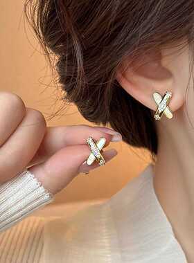 春夏新款金色交叉贝壳耳钉气质耳饰925银针高级感时尚通勤耳环女