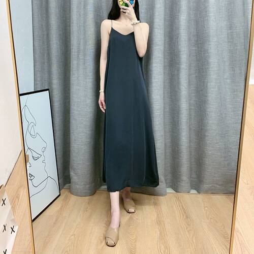 2025年夏季女文艺复古简约凉爽垂感蓝灰色雪纺显瘦大码吊带长裙 - 封面