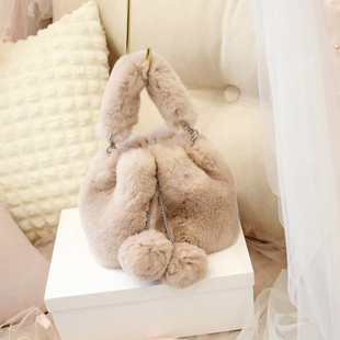 小众可爱洋气真獭兔毛毛绒皮草包包手提单肩斜挎2025冬新款 萌萌兔