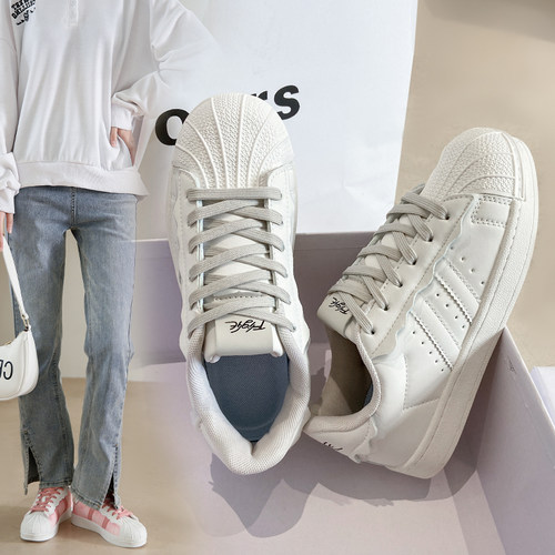 奶油色小白鞋休闲运动