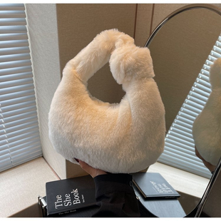 2025新品时尚女生手腕包毛绒休闲手拎小包包简约妈妈手提包毛毛包