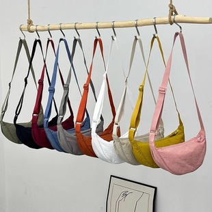 试衣间百搭学生通勤饺子包防水轻便斜挎包女马卡龙简约单肩包尼龙