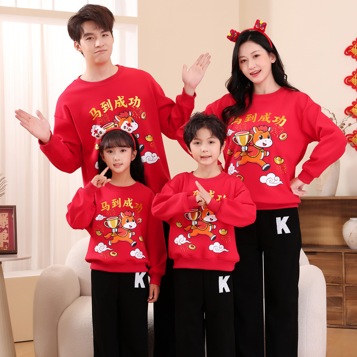 马年亲子装卫衣一家三口四口秋冬母女红色加绒马年新年过年拜年服