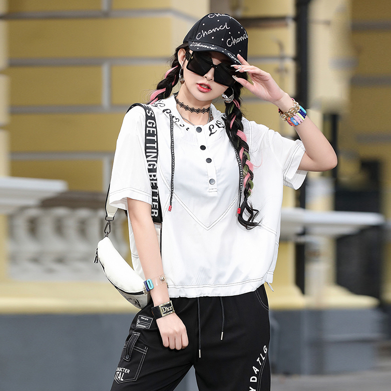 半扣领连帽卫衣女2024夏季短袖T恤新款潮流简约印花设计感帽衫上