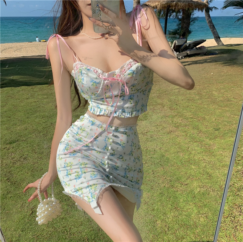 Real price real shot pure desire wind broken flower small sling + Lace irregular skirt suit