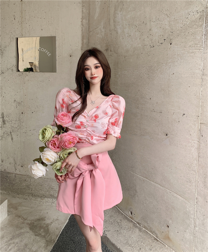 Real price real shooting rose girl temperament print shirt + design feeling bow skirt 2-piece set