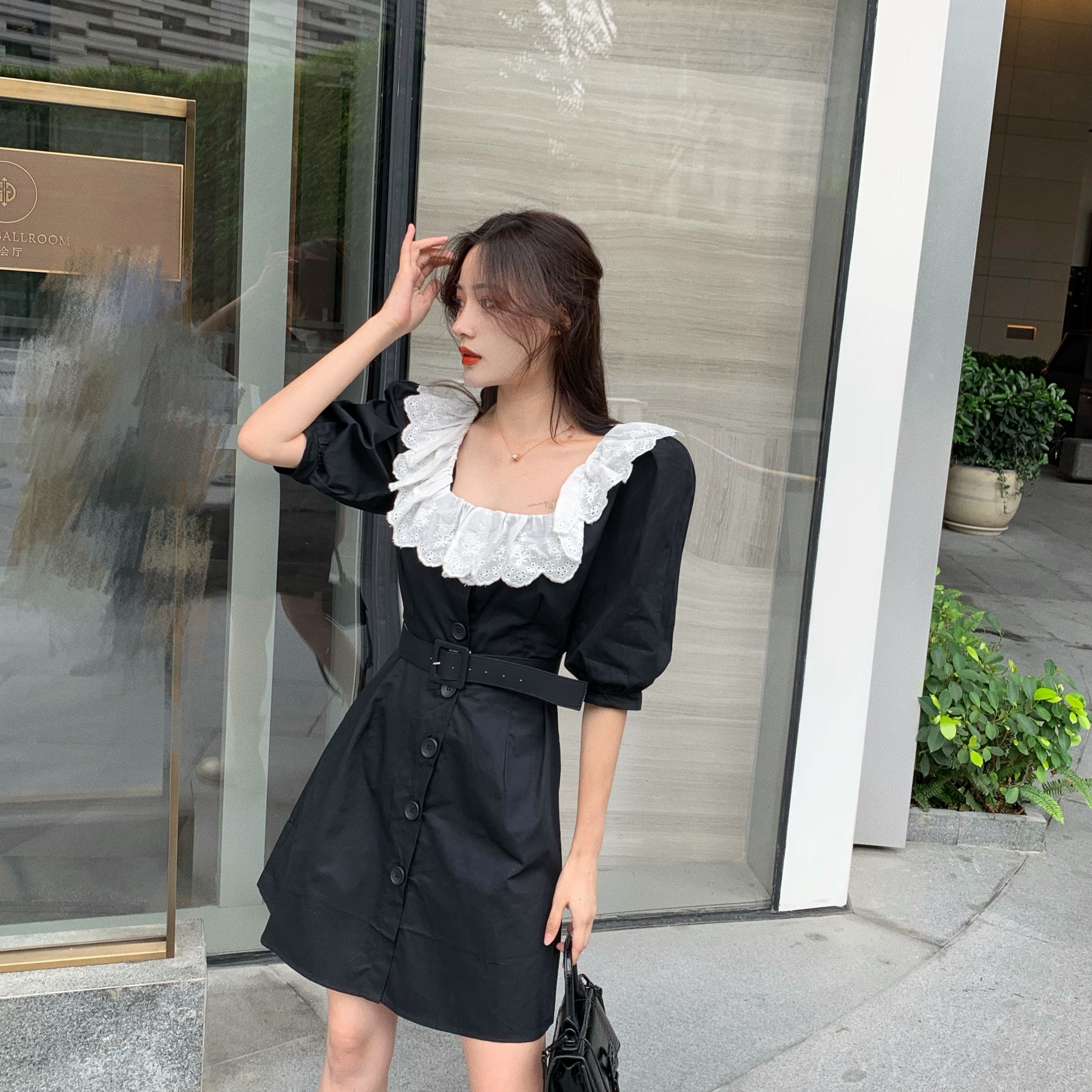 New lace doll lace light Khaki button A-line slim dress