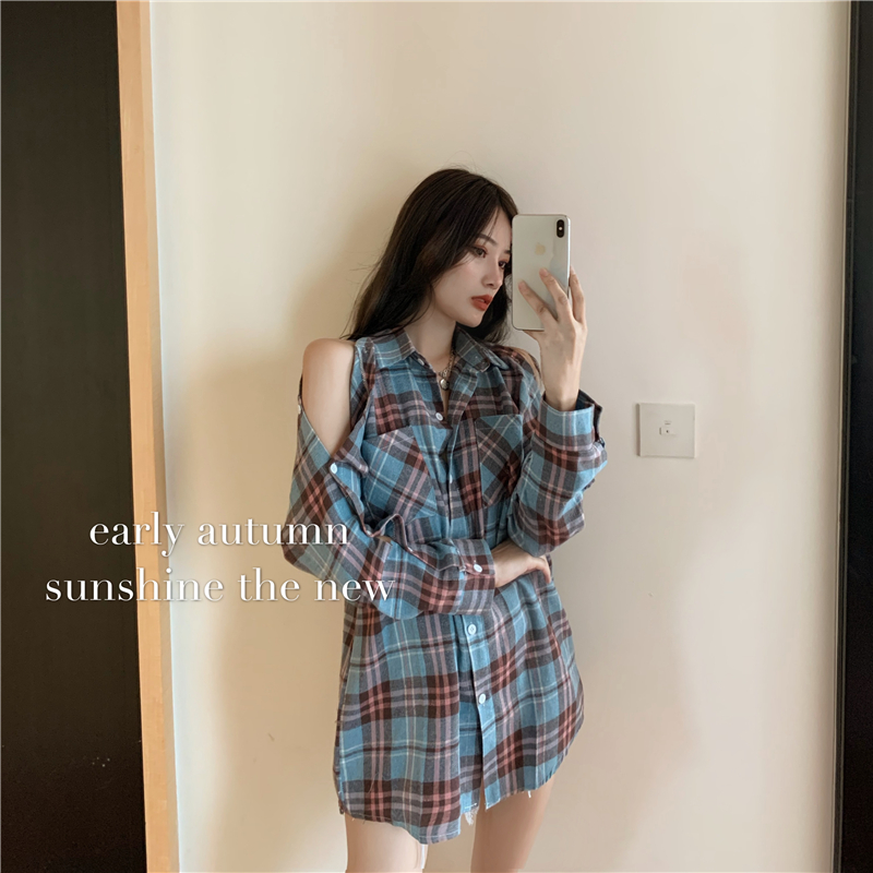 Real price real shot summer contrast Plaid off shoulder shirt for women's design retro Hong Kong Style Plaid long sleeve top