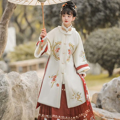 原创汉服女中国风圆领披袄秋冬季保暖立领新年战袍对襟马面裙套装