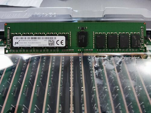 镁光 MTA18ASF2G72PZ-2G3B1QK 16G 1RX4 PC4-2400T DDR4 内存条