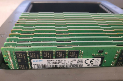 三星 M393A4K40CB1-CRC0Q/4Q 32G 2RX4 PC4-2400T DDR4服务器内存