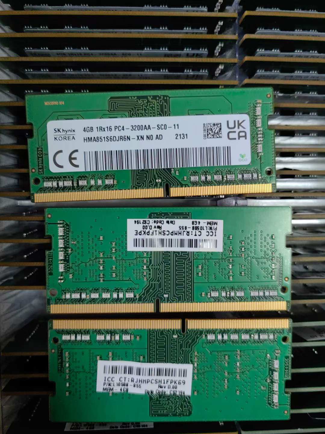 SK现代 4G 1RX16 PC4-3200AA-S DDR4笔记本内存 HMA851S6CJR6N-XN