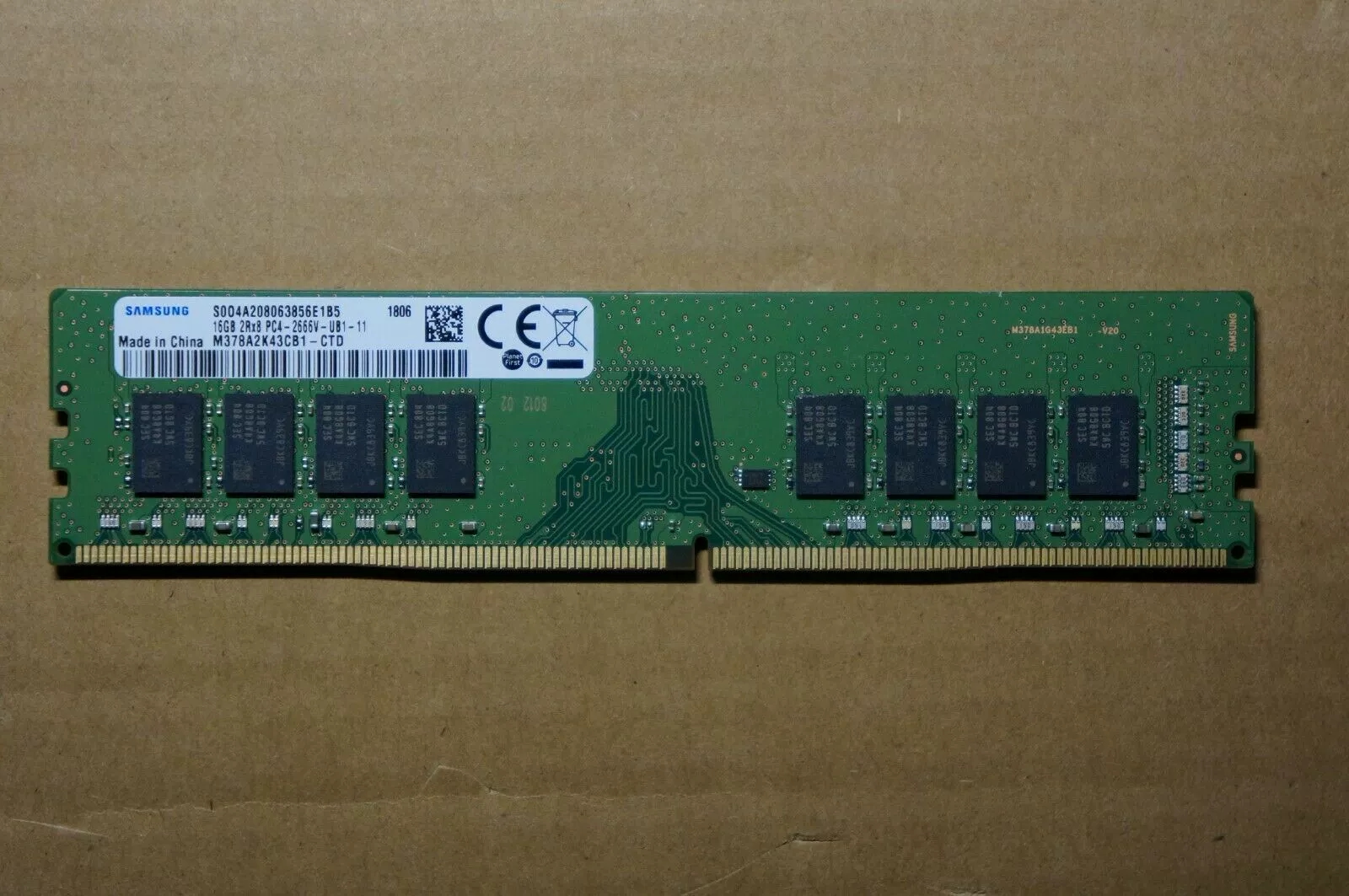 三星 ddr4 16g 2rx8 pc4-2666v台式机内存条m378a2k43cb1-ctd