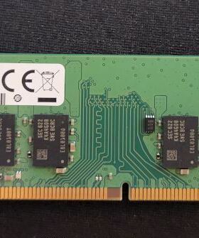 三星 8G 2RX8 PC4-2400T ECC UDIMM服务器内存 M391A1G43EB1-CRC