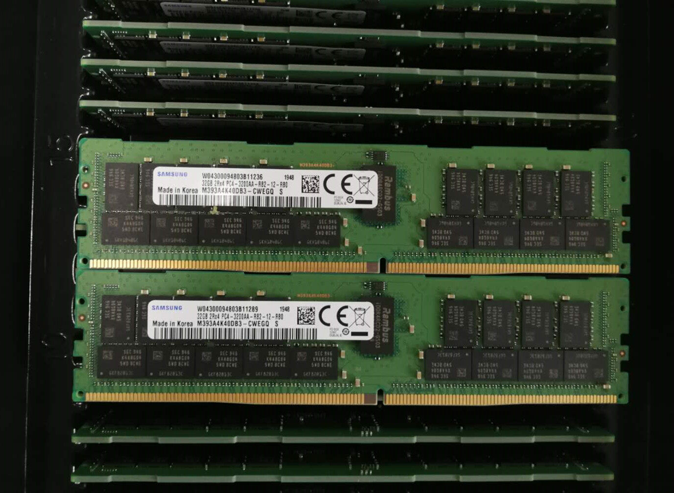 三星 M393A4K40DB3-CWE 32G 2RX4 PC4-3200AA DDR4 ECC服务器内存