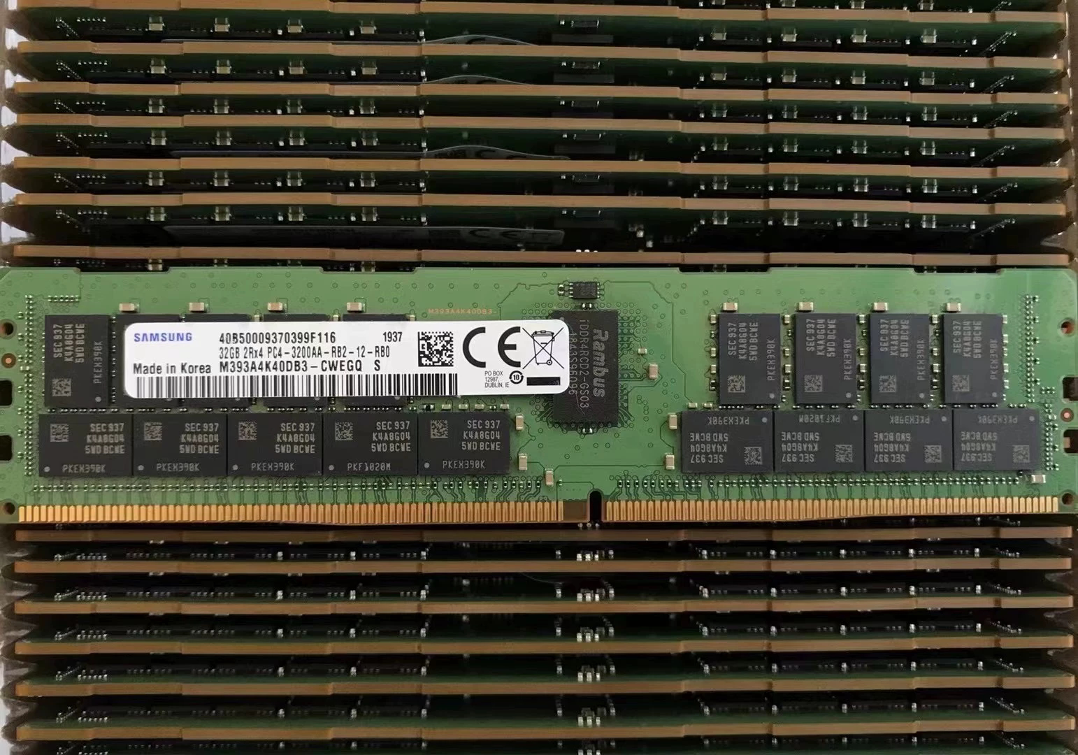 M393A4K40DB3-CWE 三星 32G 2R&times;4 PC4-3200AA DDR4 3200 ECC REG