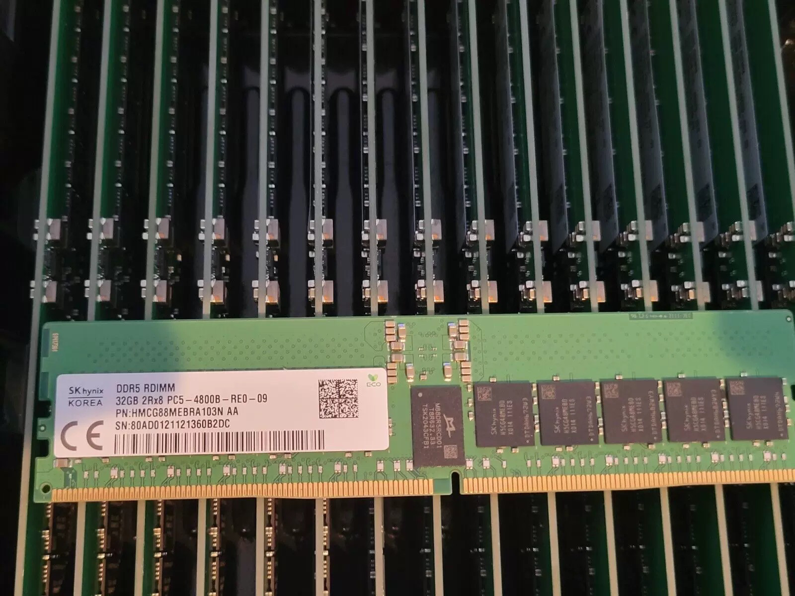 SK海力士32G 2RX8 PC5-4800B-R DDR5 服务器内存 HMCG88MEBRA107N