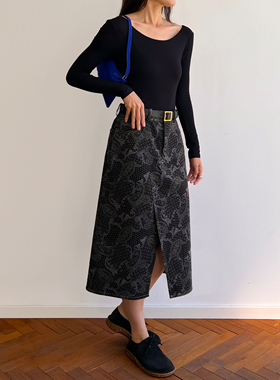 Plain Sight 印花灯芯绒、黑色牛仔前开衩中A字半裙