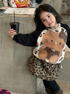 女童加绒卫衣套装hellokitty秋冬2025一体绒黑皮kt猫上衣豹纹裙裤