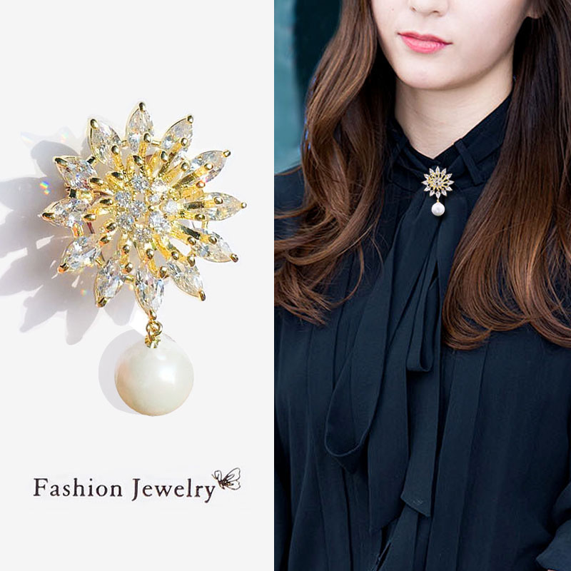 韩国高档水晶雏菊胸针胸花女防走光领口衣服固定别针奢华大气配饰在类目 饰品/流行首饰/时尚饰品新, 胸针中 - 来自Buy2taobao.com提供专业的淘宝代购服务