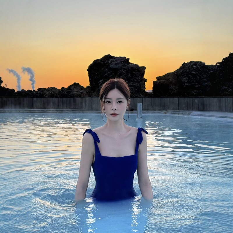 沈梦辰同款连体泳衣女简约性感露背显瘦遮肉三角ins风裙式泡温泉