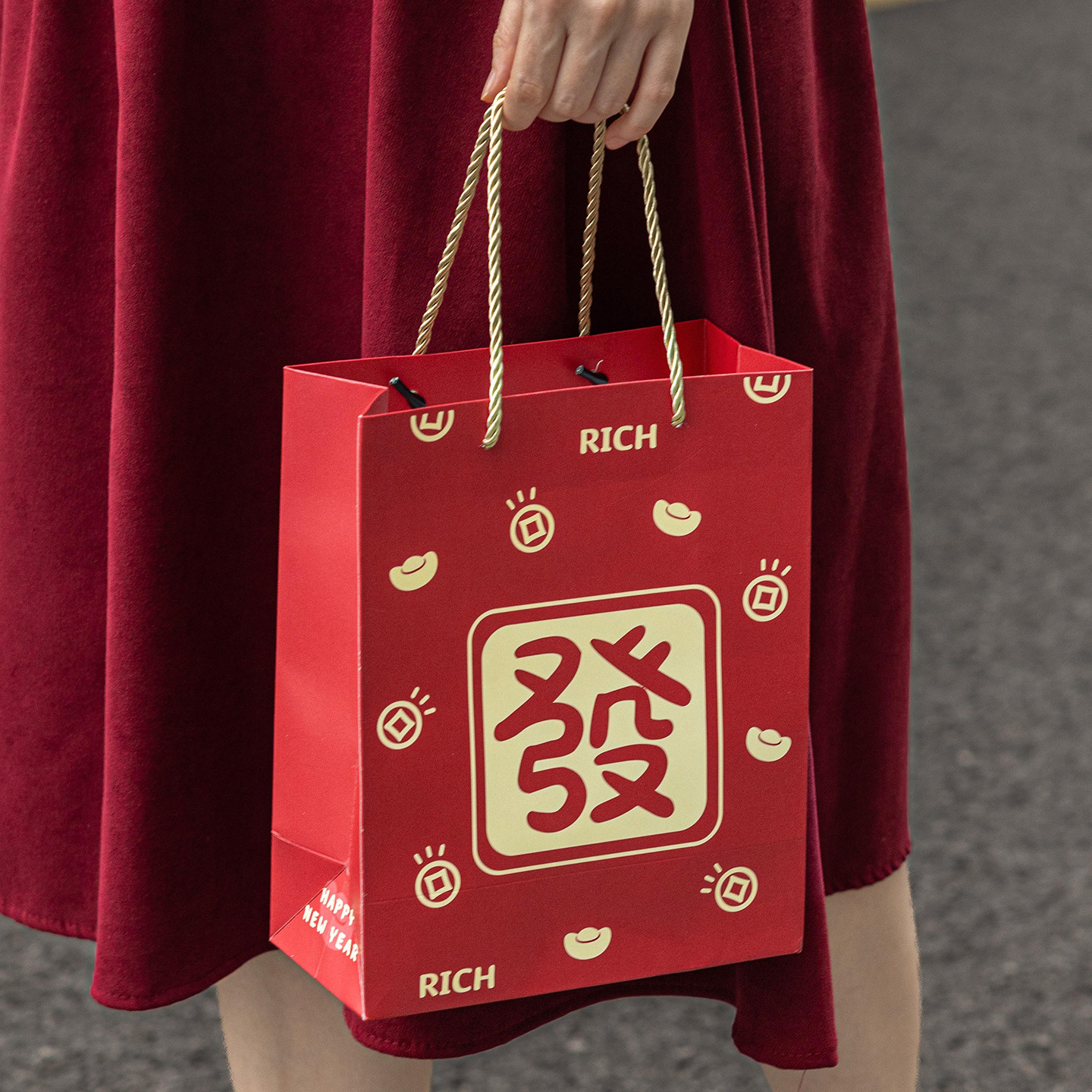 2027新年手提礼品袋纸打包装羊年货走亲戚伴送礼大号装铁盒饼干