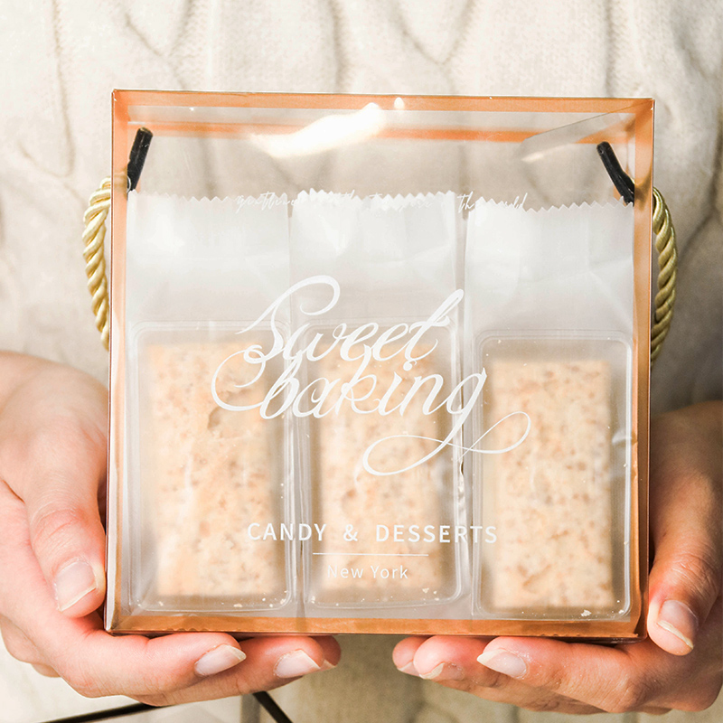 新年糖果包装盒雪花酥牛轧糖饼干盒透明礼品盒简易英文手提盒礼盒