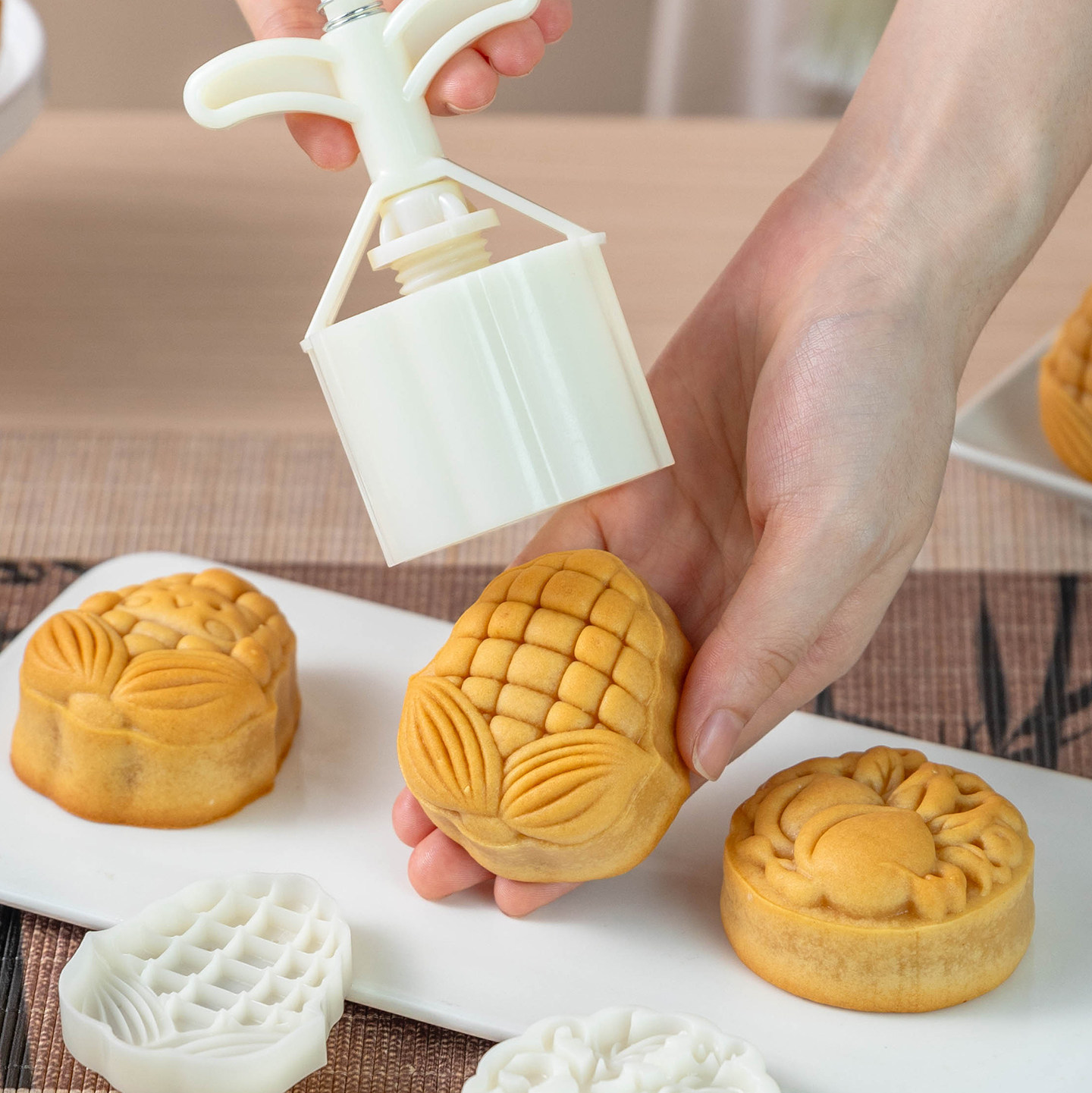 2026新款月饼模具卡通手压式按家用商食品级75克0g广式冰皮流心米图片