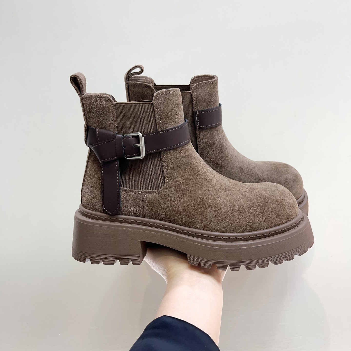 英伦风皮带扣粗跟厚底烟筒靴女