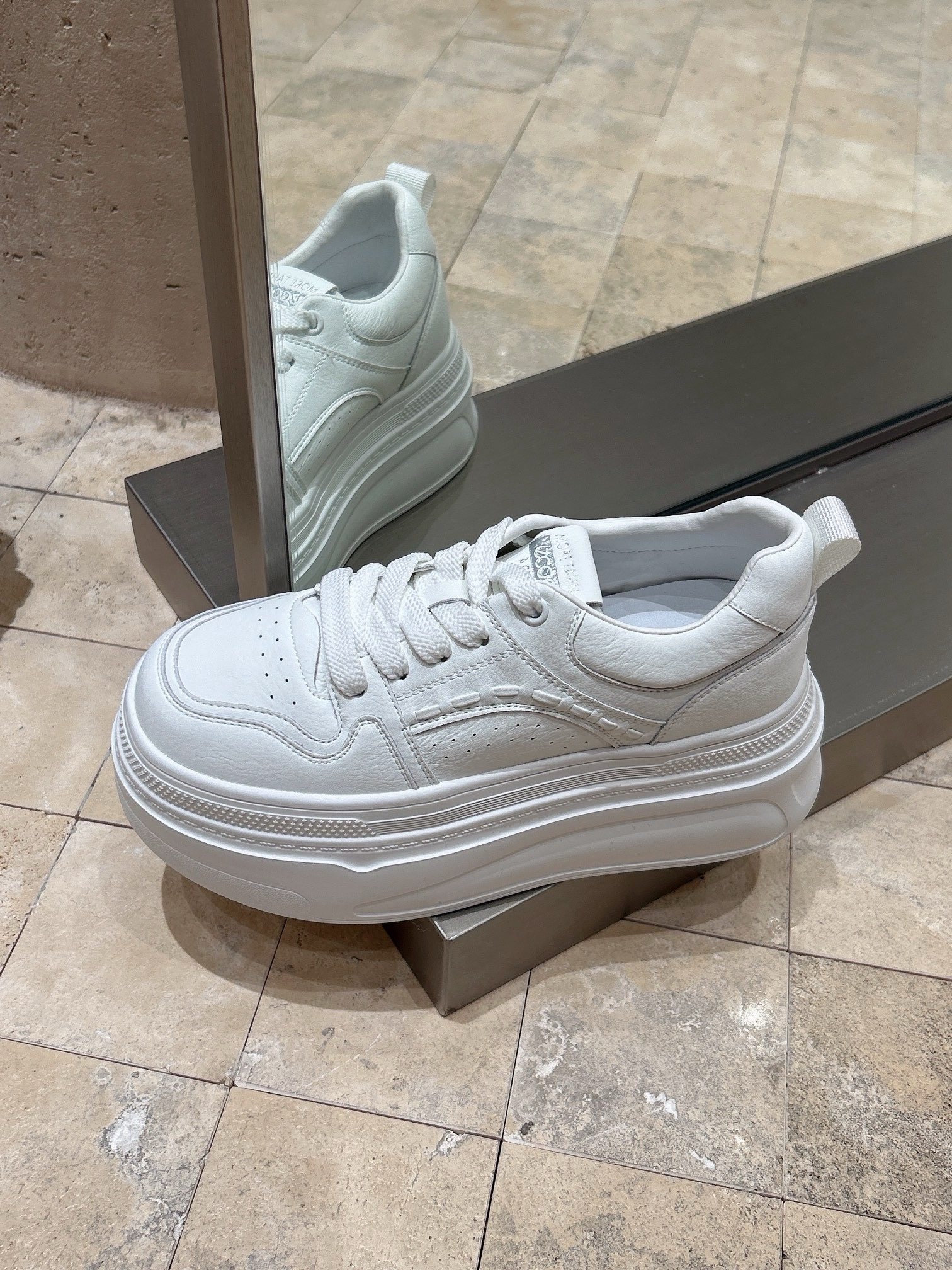 2026早春新款厚底增高真皮小白鞋女系带松糕鞋百搭休闲运动鞋单鞋