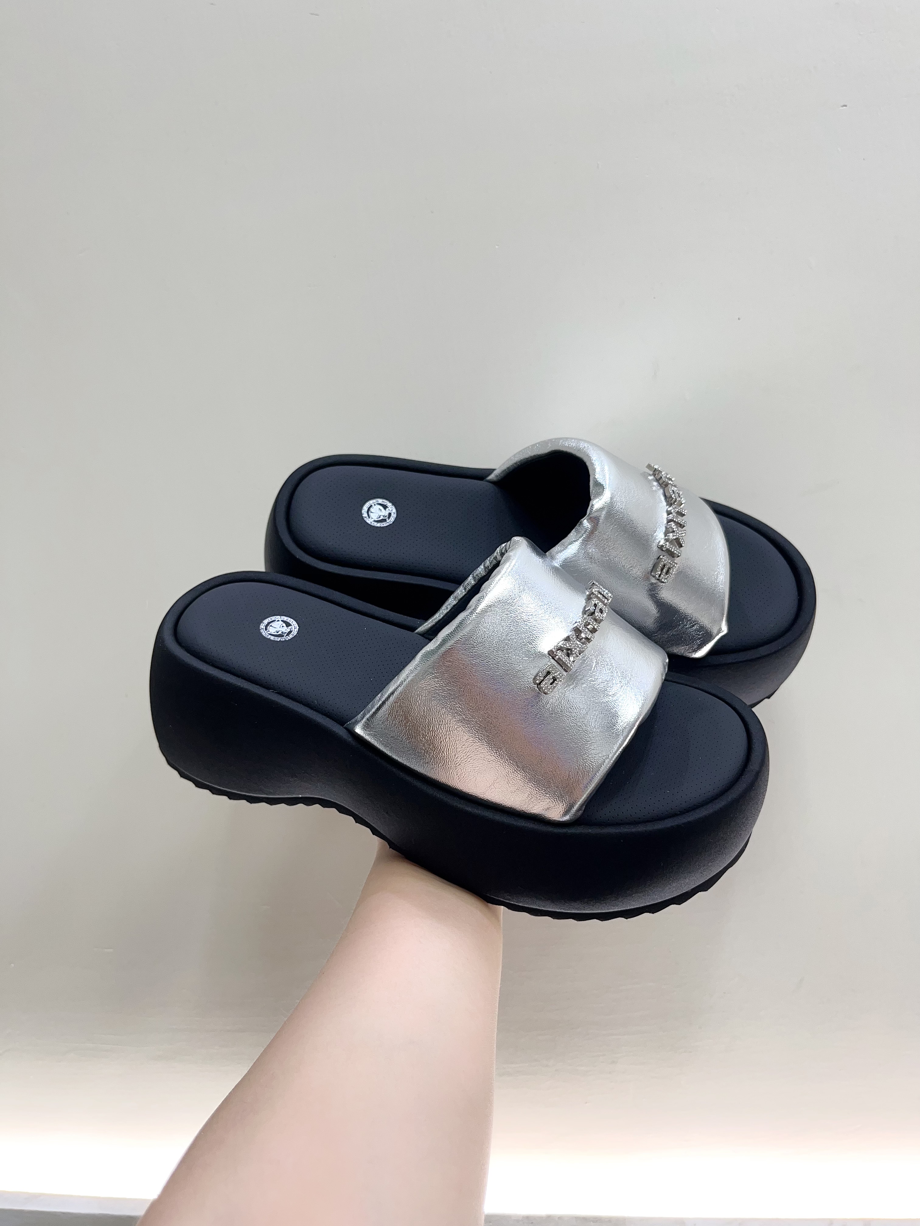 2026新时尚外穿高级感沙滩凉拖鞋松糕厚底增高凉拖鞋女夏坡跟凉鞋