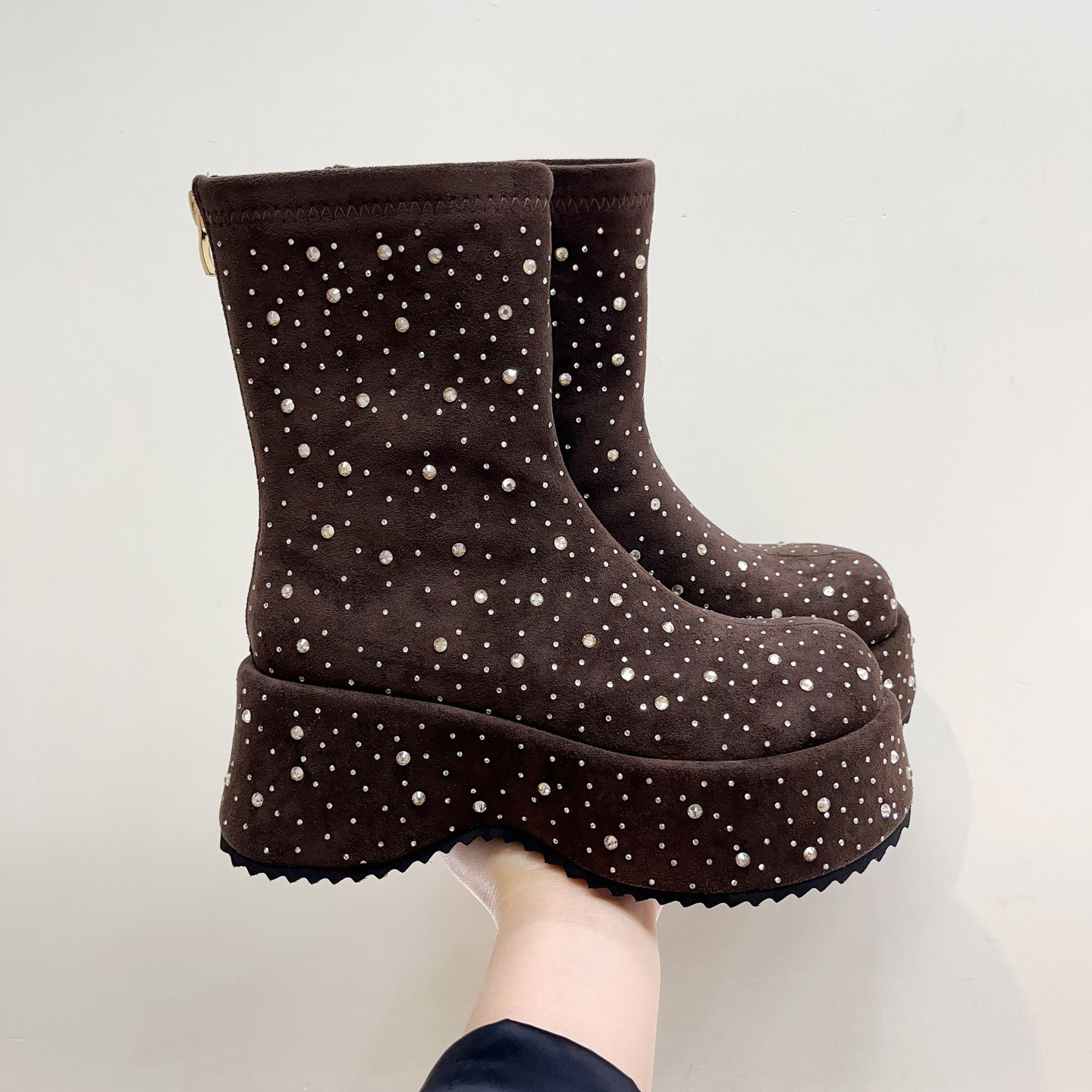 欧美风满头星水钻绒面粗跟厚底瘦瘦靴女2025冬季新款薄绒时装短靴