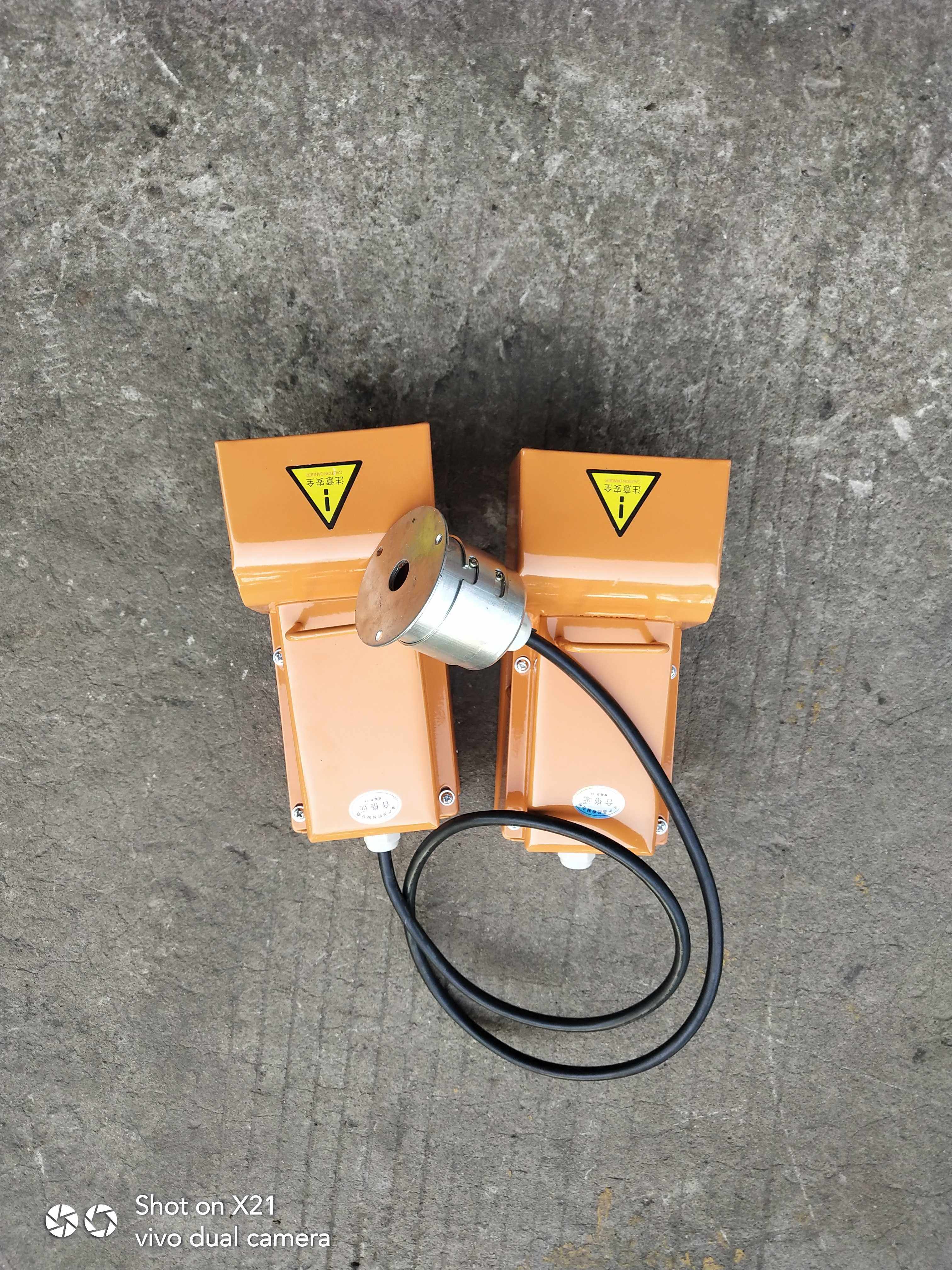 冲床脚踏开关上海二锻沃得精机扬力浙锻YDT1-11脚踏开关带线插座,五金/工具,其他机械五金,淘宝优惠券,粉丝福利购,淘宝优惠卷