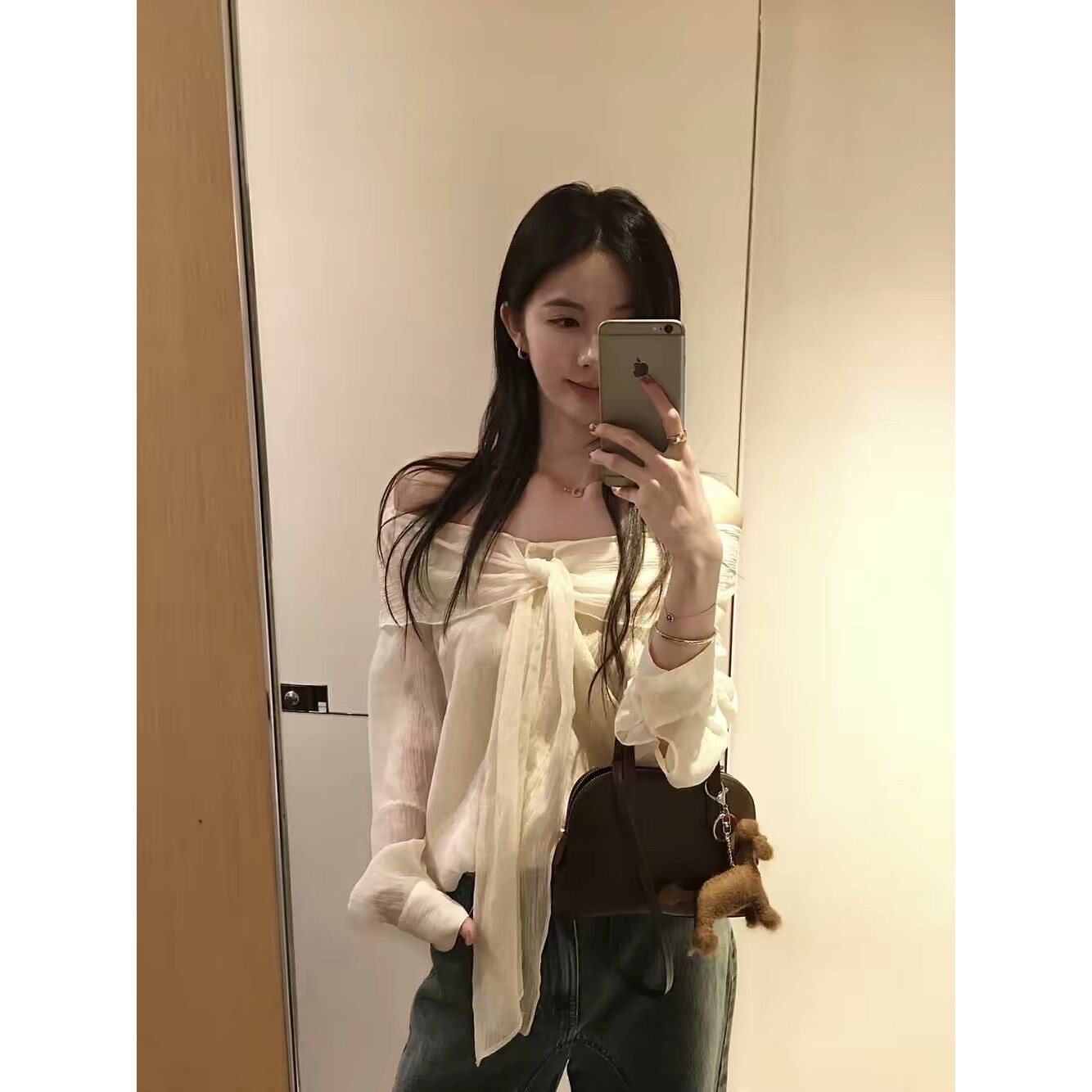 法式一字肩泡泡袖衬衫女早秋新款不规则蝴蝶结设计感气质露肩上衣