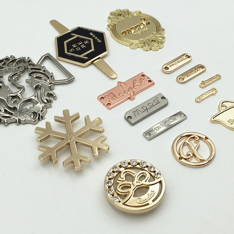 厂家设计定做各种服装标牌凹凸铭牌 客供LOGO衣领标 袖标来样定制