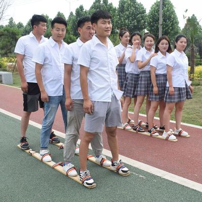 三人四人同舟共济趣味运动会齐心同心协力板大脚板游戏道具木板鞋