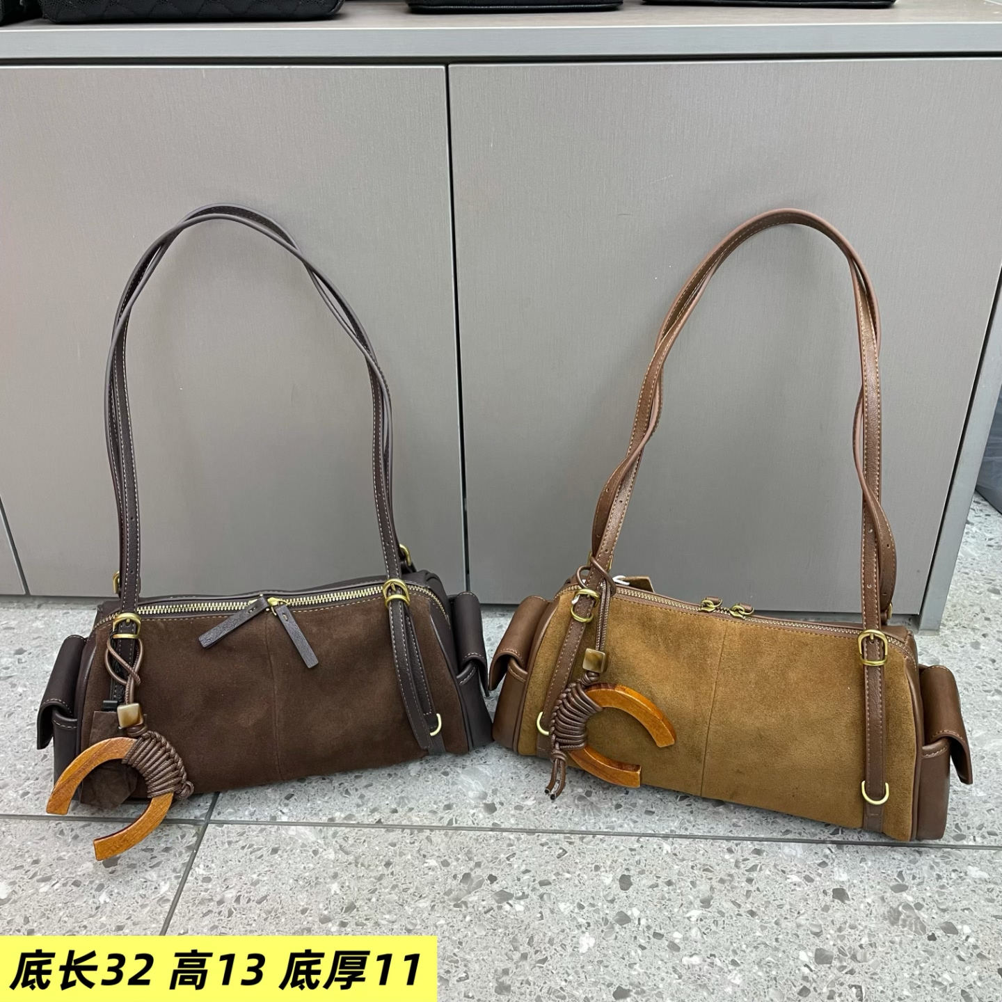 磨砂皮枕头女包2026新款洋气网红小众挂件百搭韩版时尚单肩包潮图片