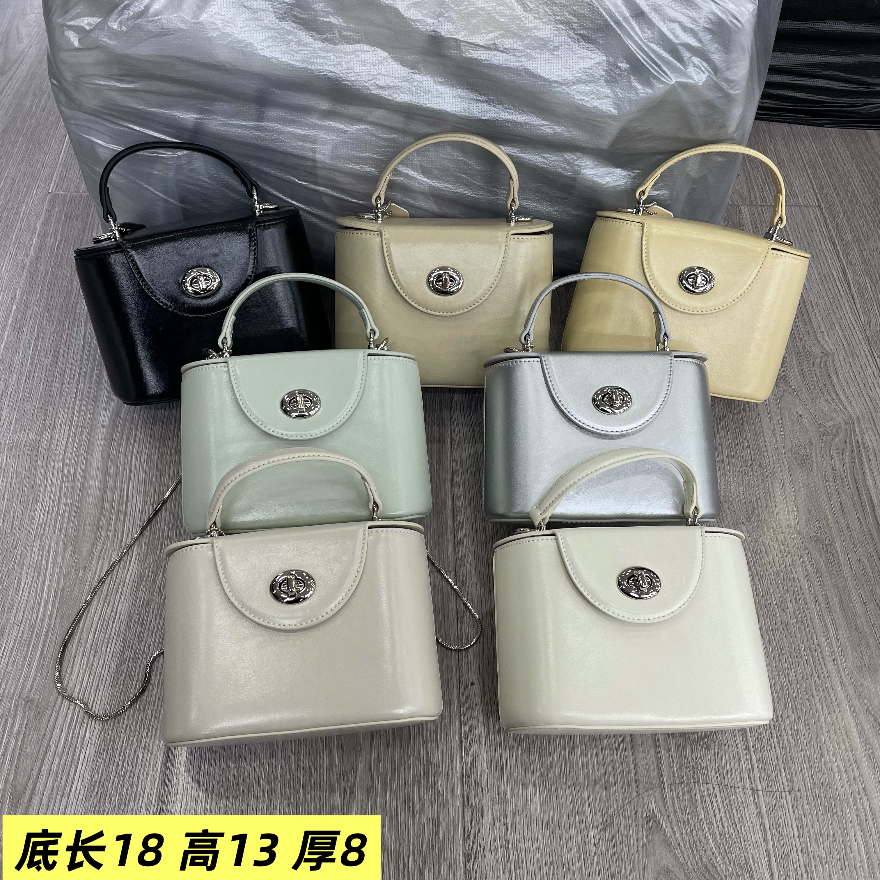 网红盒子包蛇骨链韩版手提女包2026新款时尚大气欧美气质斜挎小包
