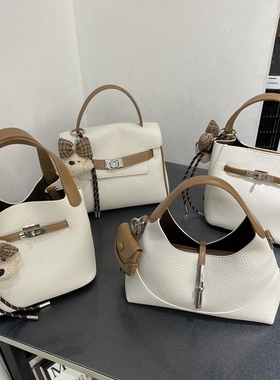 荔枝皮米白色拼接手提女包2026新款25360潮流洋气轻奢软斜挎包潮