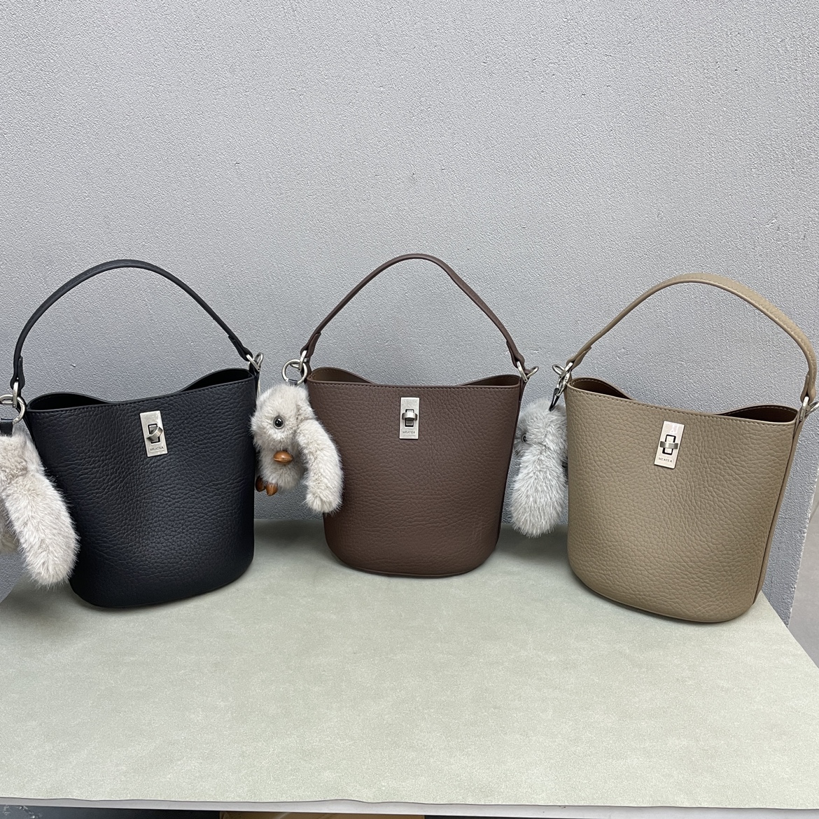 荔枝皮毛毛兔韩版质感女包2025新款时尚欧美气质小众斜挎水桶包