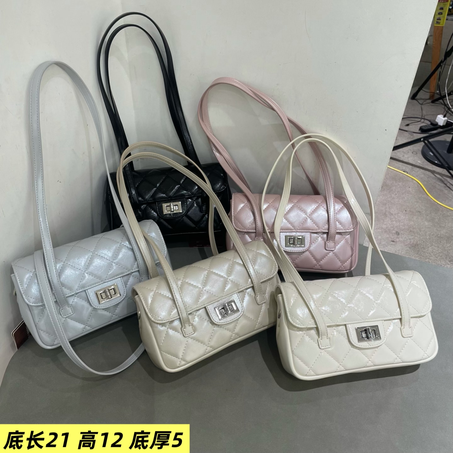 劳拉时黛女包2026新款5978小众轻奢气质单肩长肩带腋下菱格锁扣包