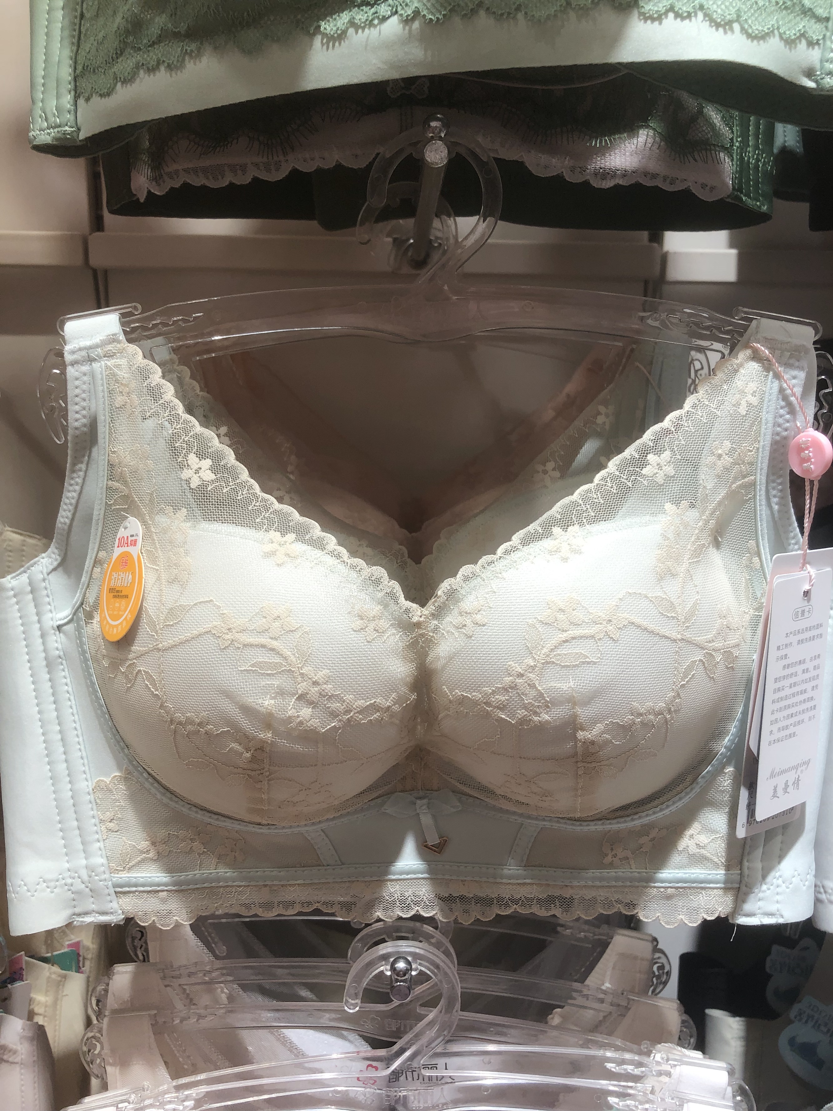 新款中厚偏薄杯内衣女无钢圈聚拢防下垂B杯上托调整型文胸罩