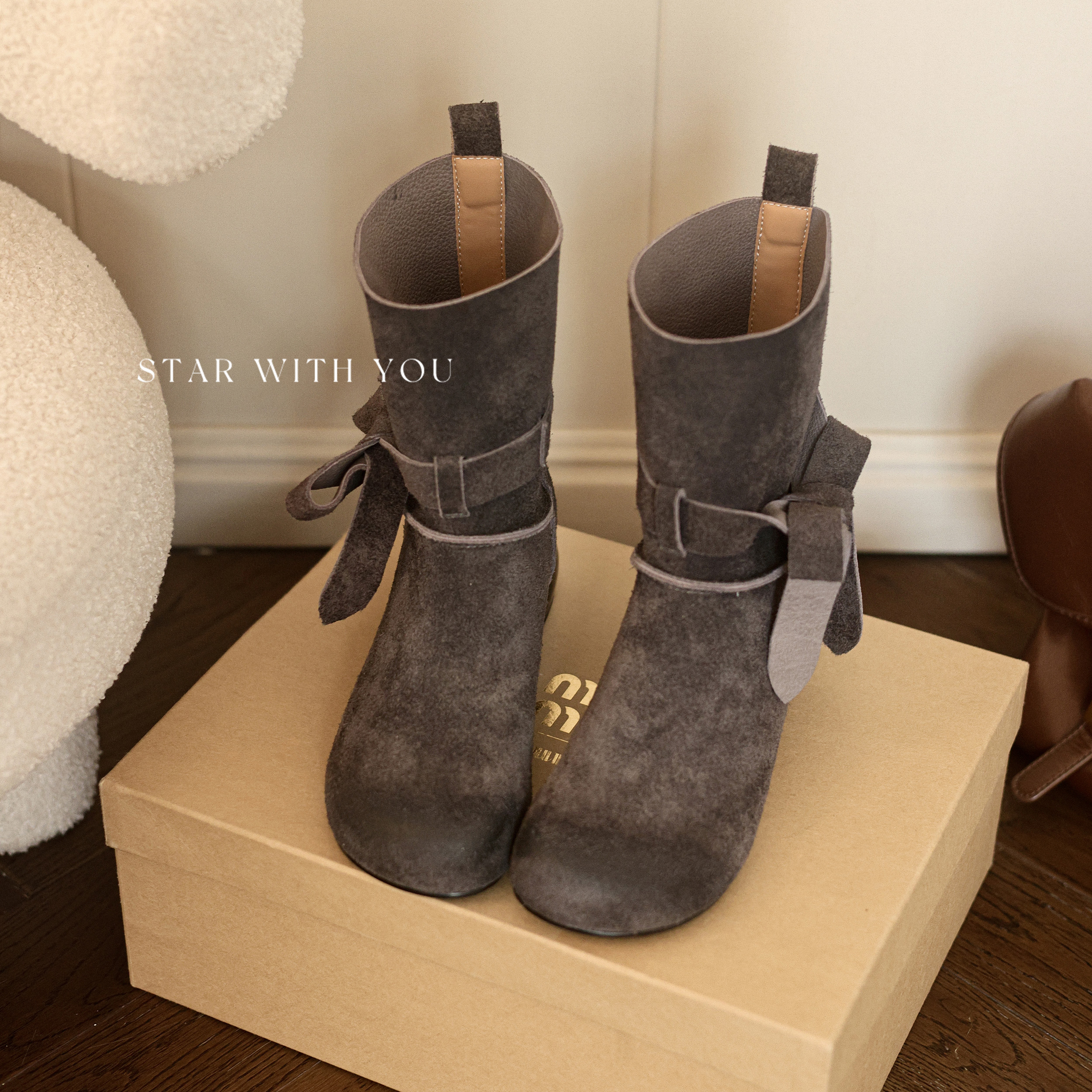 【STAR】娃娃头复古蝴蝶结甜美风高级简约粗跟舒适百搭时装靴3cm